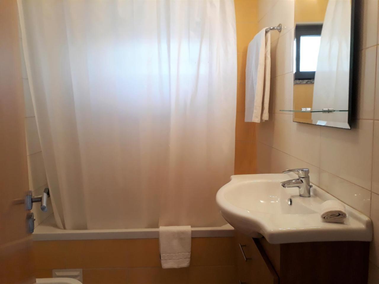 Ferienwohnung T2 Tahiti - Terraco, Familiar, Garagem, Wifi Quarteira Exterior foto